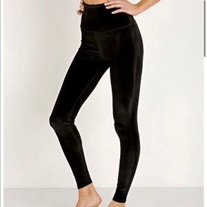 Beyond Yoga Velvet Motion Leggings